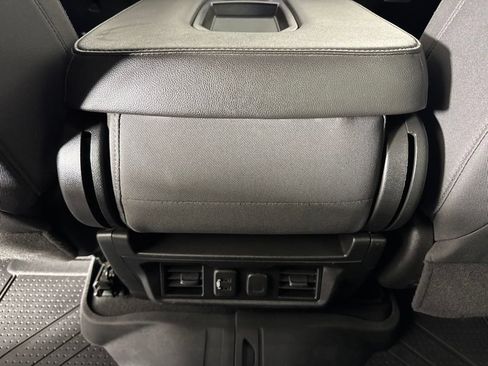 Used 2021 Chevrolet Silverado 1500 LT AWD/4WD image 29