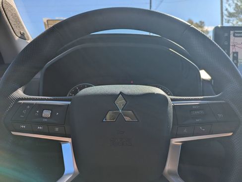 New 2026 Mitsubishi Outlander ES FWD image 28