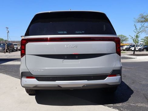 New 2026 Kia Carnival EX FWD image 4