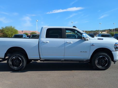 Used 2025 RAM 2500 Laramie AWD/4WD image 2