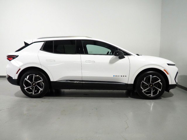 Used 2024 Chevrolet Equinox EV FWD LT w/ 2LT w/ LPO, Blackout Package image 4