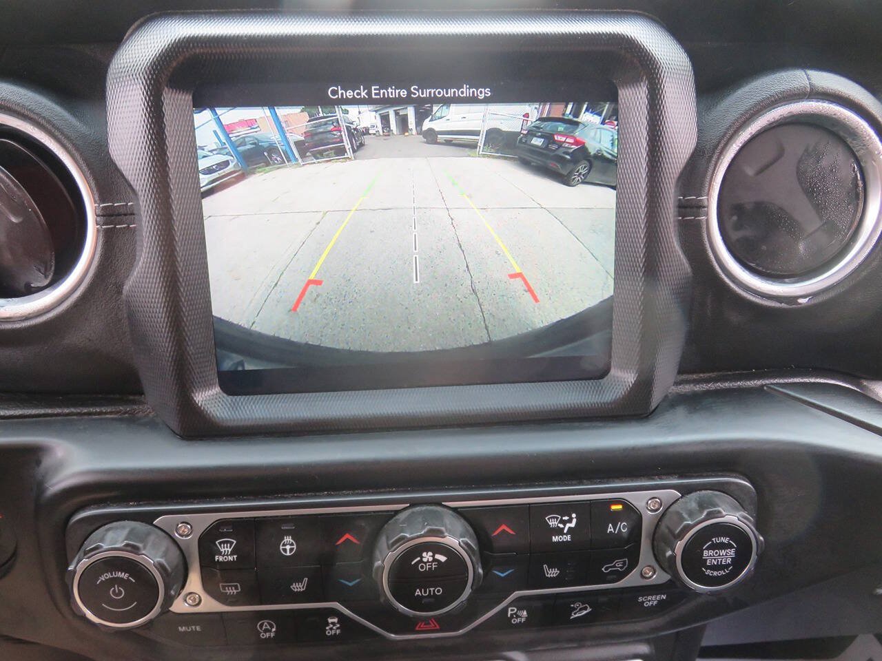 Used 2018 Jeep Wrangler Unlimited Sahara AWD/4WD image 18