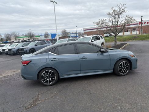 Used 2025 Nissan Sentra SR w/ SR Premium Package image 13