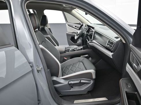 Used 2024 Volkswagen Atlas Peak Edition SE AWD/4WD image 36