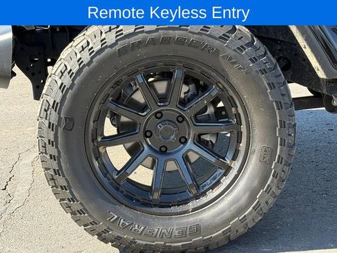 Used 2021 Jeep Gladiator Sport image 11