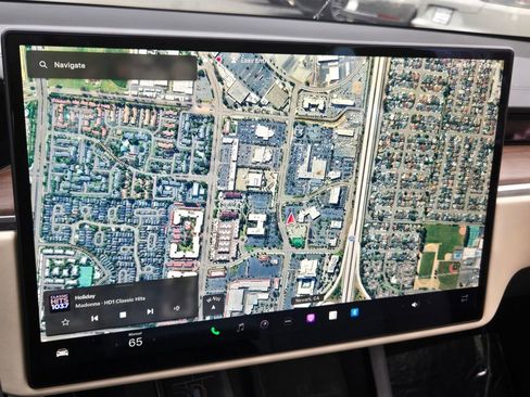 Used 2022 Tesla Model S image 19