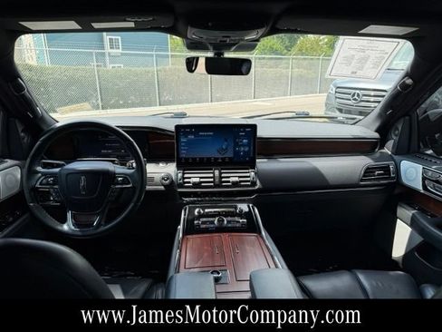 Used 2022 Lincoln Navigator Reserve AWD/4WD image 15