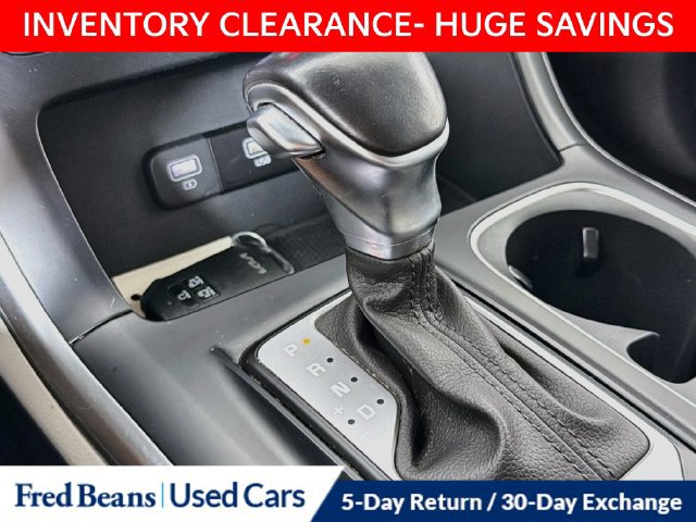 Used 2024 Kia Carnival LX FWD image 19