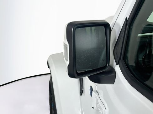 Used 2023 Jeep Wrangler Unlimited Sahara AWD/4WD image 16