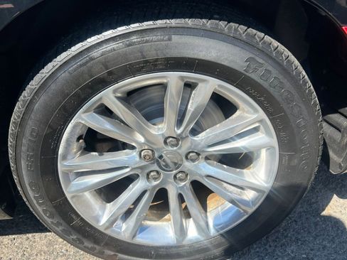 Used 2017 Chrysler 300 Limited image 13