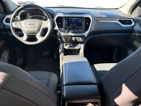 Used 2023 GMC Acadia SLE image 12