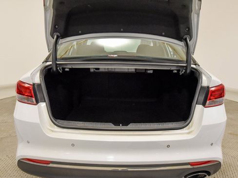 Used 2018 Kia Optima LX image 13