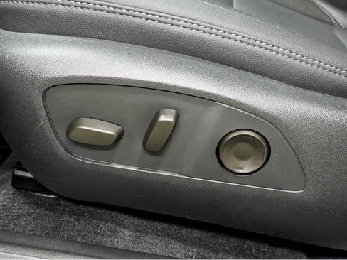 Used 2024 Chevrolet Equinox EV LT image 7