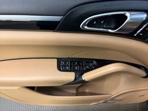 Used 2016 Porsche Cayenne w/ Premium Package image 13