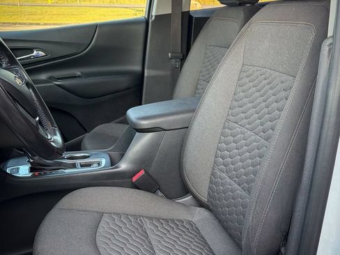 Used 2020 Chevrolet Equinox LT w/ Driver Convenience Package AWD/4WD image 18