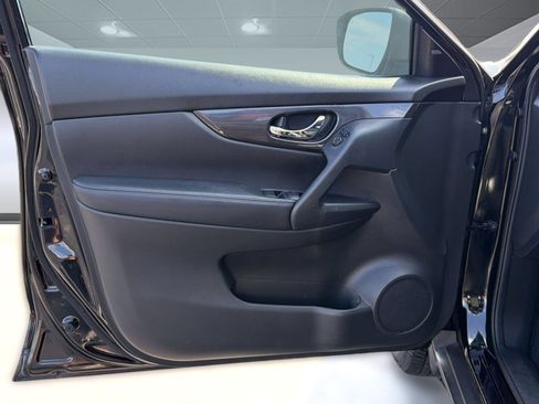 Certified 2020 Nissan Rogue SV FWD image 16