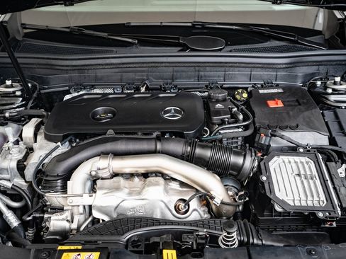 Used 2024 Mercedes-Benz GLB 250 4MATIC image 38