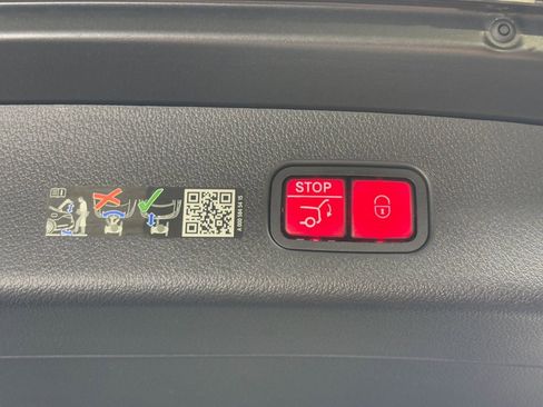 Used 2025 Mercedes-Benz GLC 350e GLC 350e image 30