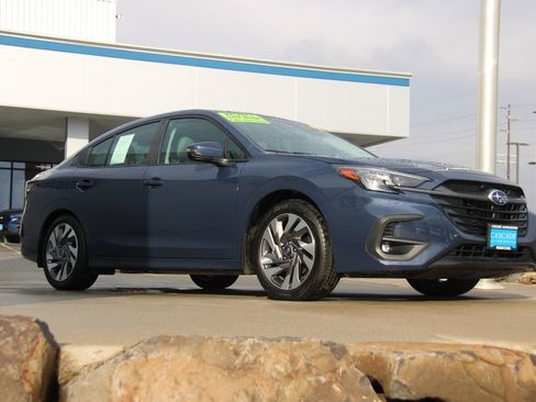 Used 2025 Subaru Legacy Limited image 5