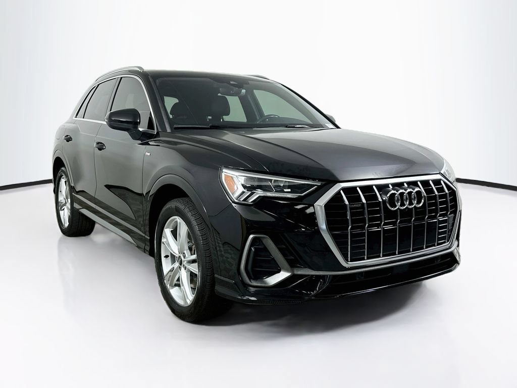 Used 2022 Audi Q3 2.0T Premium Plus w/ Premium Plus Package AWD/4WD image 2