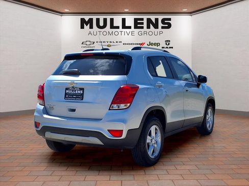 Used 2022 Chevrolet Trax LT w/ LT Convenience Package AWD/4WD image 5