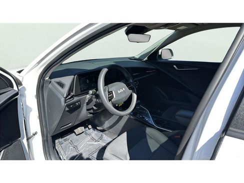 Used 2025 Kia Niro LX FWD image 9
