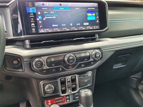 Used 2024 Jeep Wrangler Unlimited Rubicon 4xe image 29