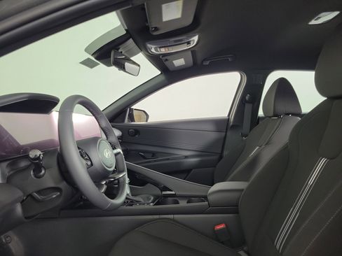 New 2025 Hyundai Elantra SEL image 25