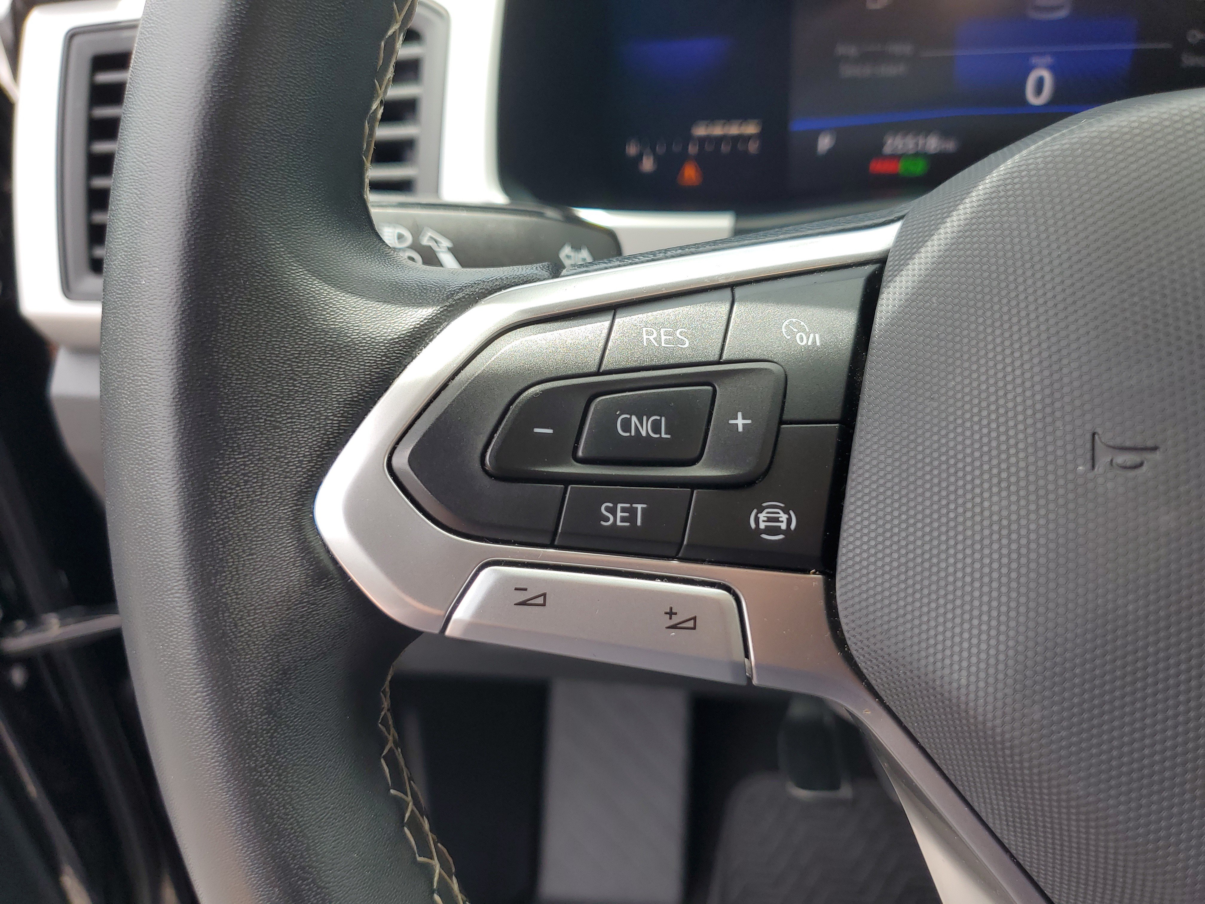Certified 2022 Volkswagen Atlas SE FWD image 30