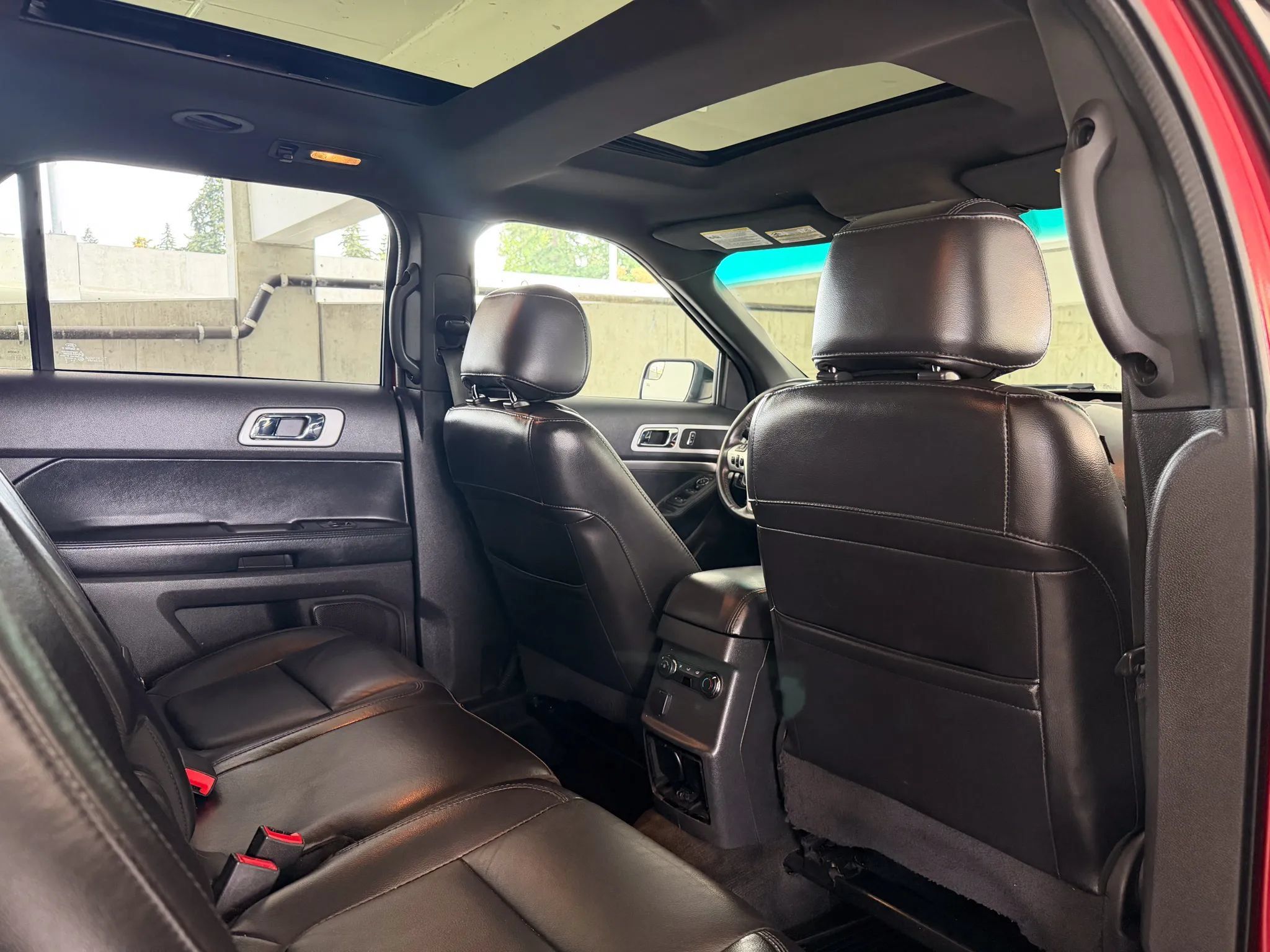 Used 2015 Ford Explorer XLT w/ Equipment Group 202B FWD image 23