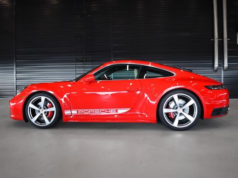 Used 2024 Porsche 911 Carrera S w/ Premium Package image 2