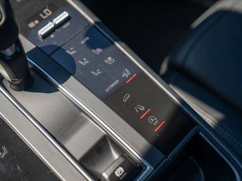 Certified 2026 Porsche Macan AWD/4WD image 20
