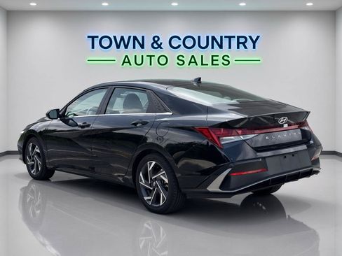 Used 2025 Hyundai Elantra SEL FWD image 3