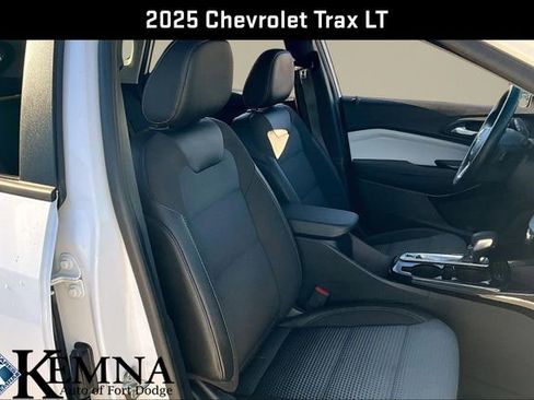 Used 2025 Chevrolet Trax LT w/ Driver Confidence Package image 31