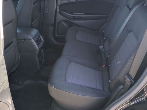 Used 2018 Ford Edge SE image 17