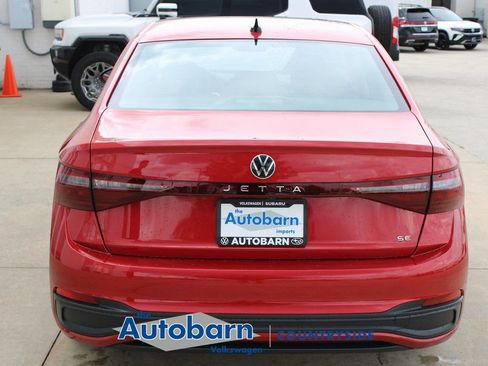 Used 2025 Volkswagen Jetta SE FWD image 5