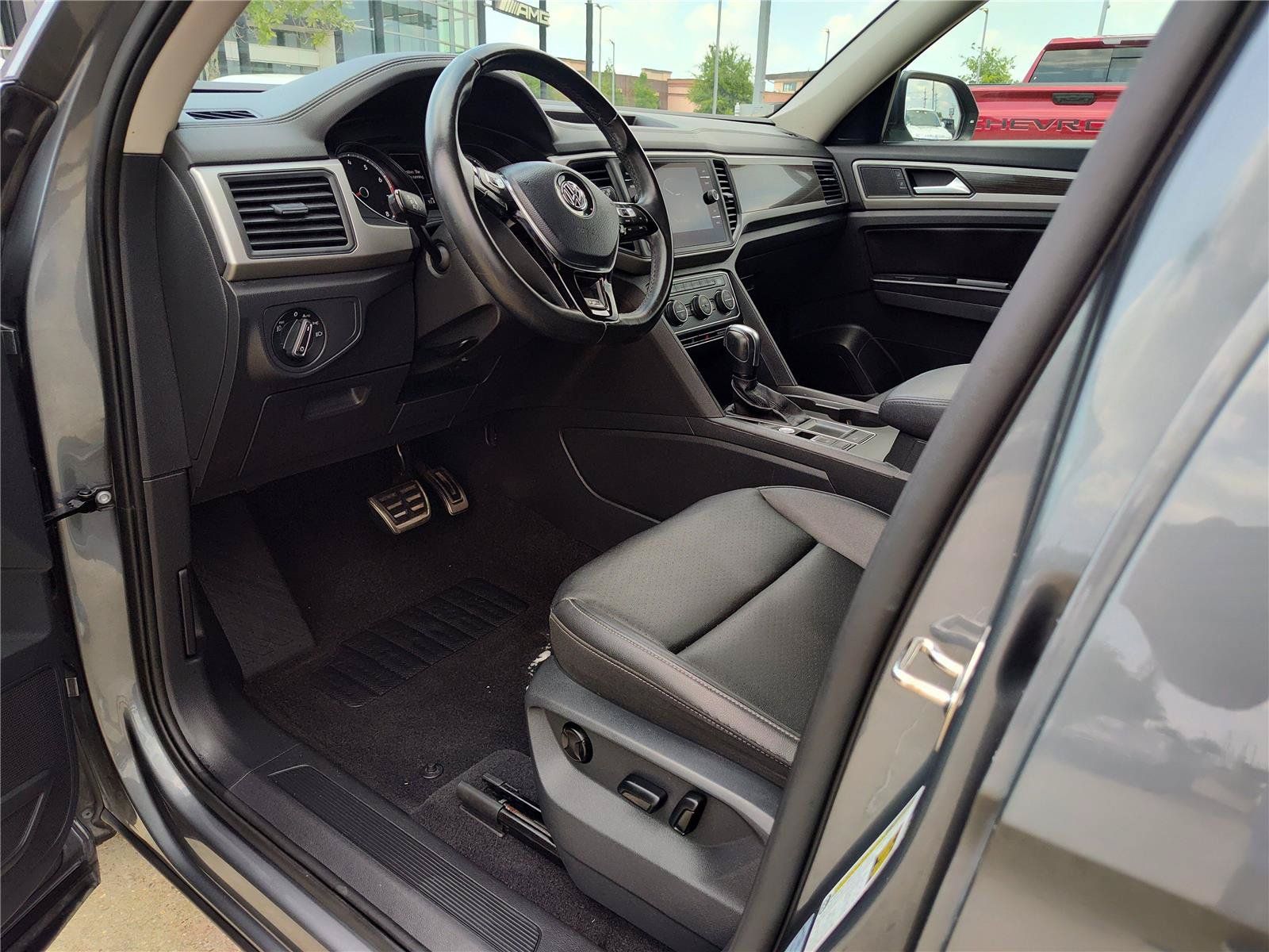 Used 2020 Volkswagen Atlas SE w/ Towing Package FWD image 2