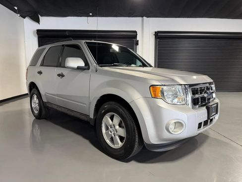 Used 2009 Ford Escape XLT AWD/4WD image 3