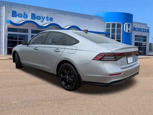 Certified 2025 Honda Accord SE image 3