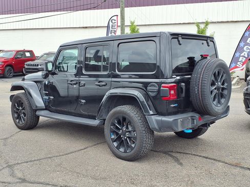 Used 2023 Jeep Wrangler Unlimited Sahara w/ Cold Weather Group AWD/4WD image 2
