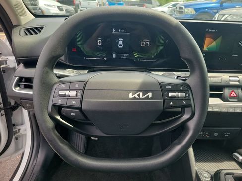 Used 2025 Kia K4 FWD image 23