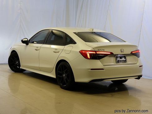 Used 2023 Honda Civic Sport image 9