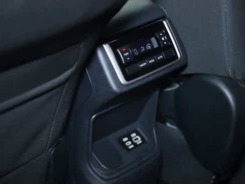 Used 2023 Subaru Ascent Premium w/ Convenience Package image 15