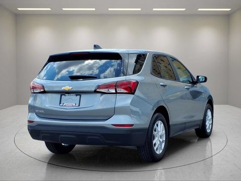 Used 2024 Chevrolet Equinox LS w/ LS Convenience Package FWD image 4