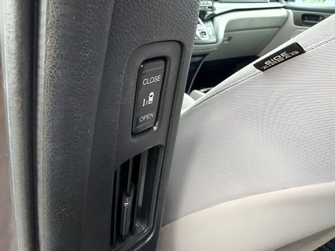 Used 2018 Honda Odyssey EX image 10