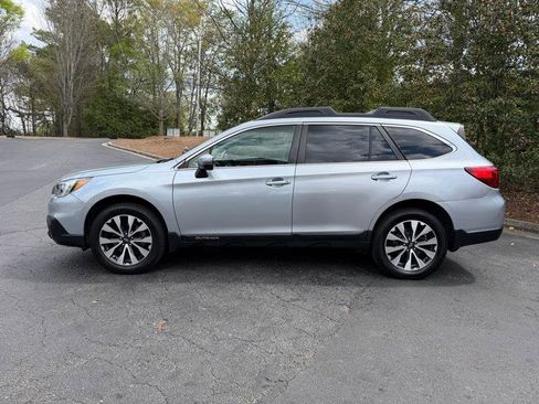 Used 2017 Subaru Outback 2.5i Limited image 4