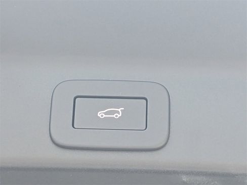 New 2026 Jaguar F-PACE R-Dynamic S image 13