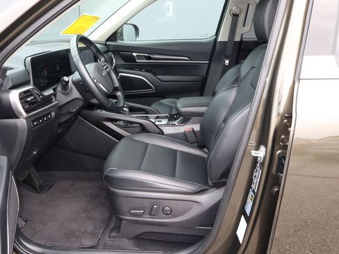 Used 2025 Kia Telluride S FWD image 7