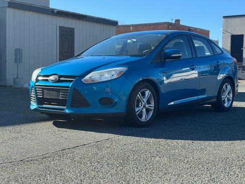 Used 2014 Ford Focus SE w/ SE Winter Package image 2