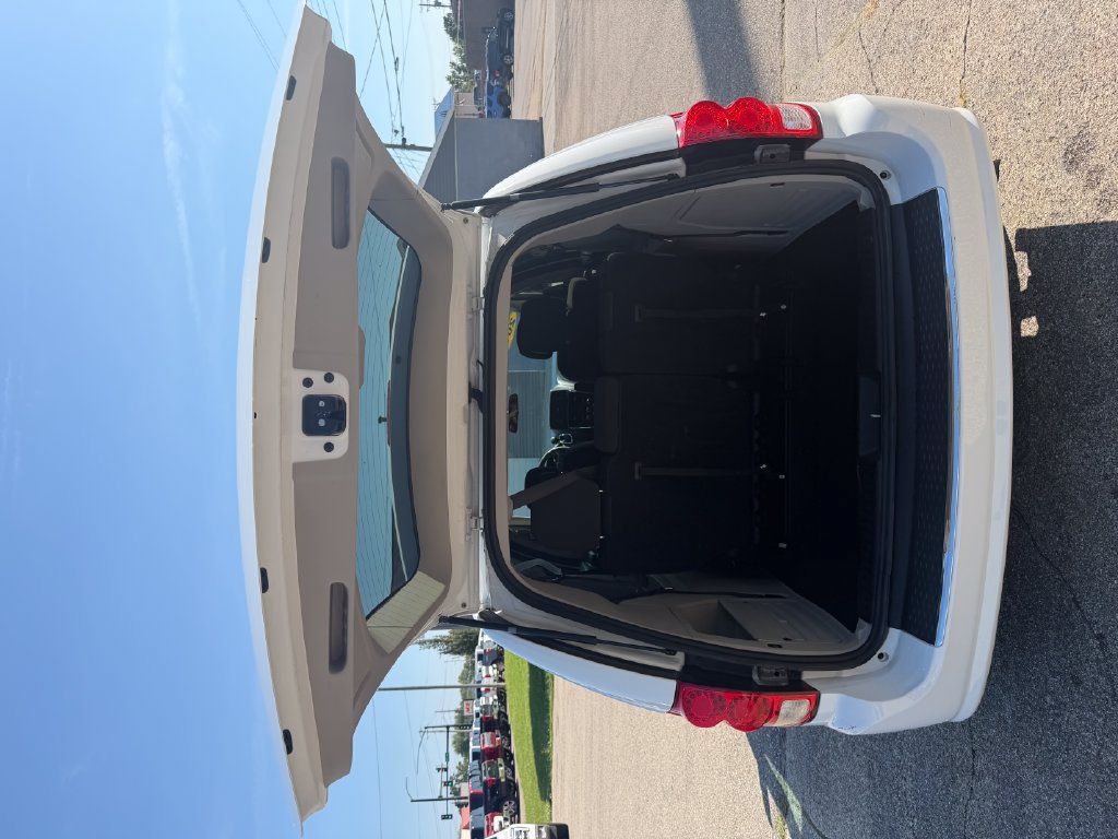 Used 2018 Dodge Grand Caravan SE FWD image 17